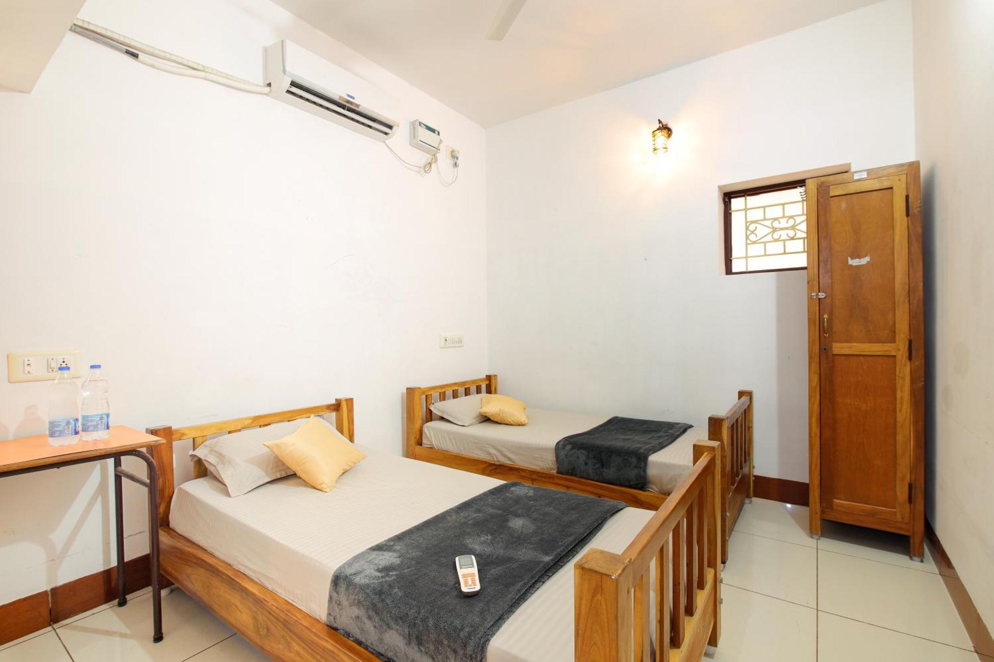 Manora Residency Hotel Пондичери Екстериор снимка