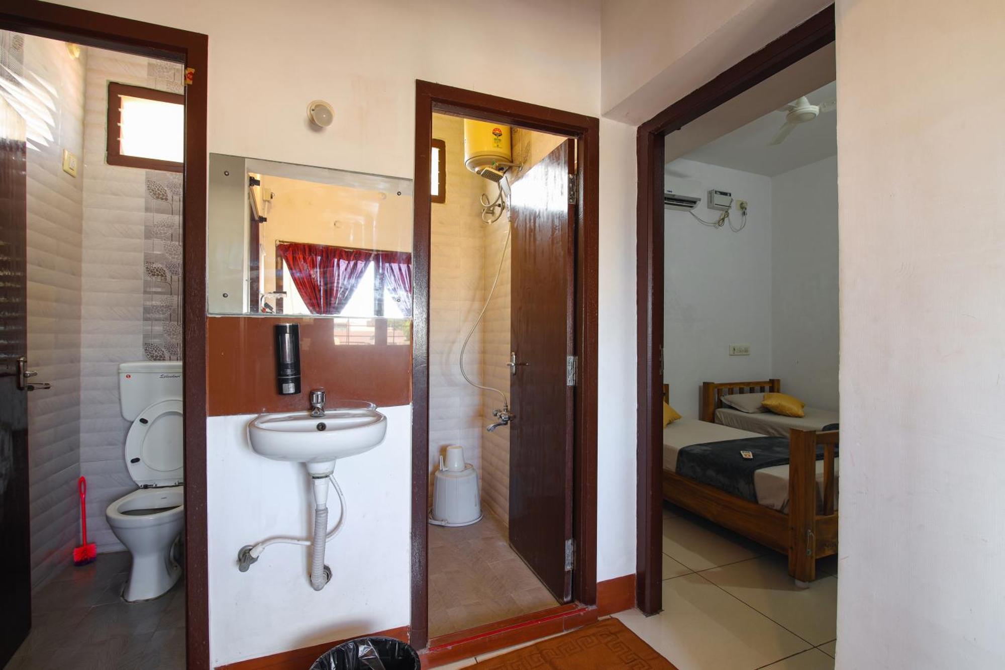 Manora Residency Hotel Пондичери Екстериор снимка