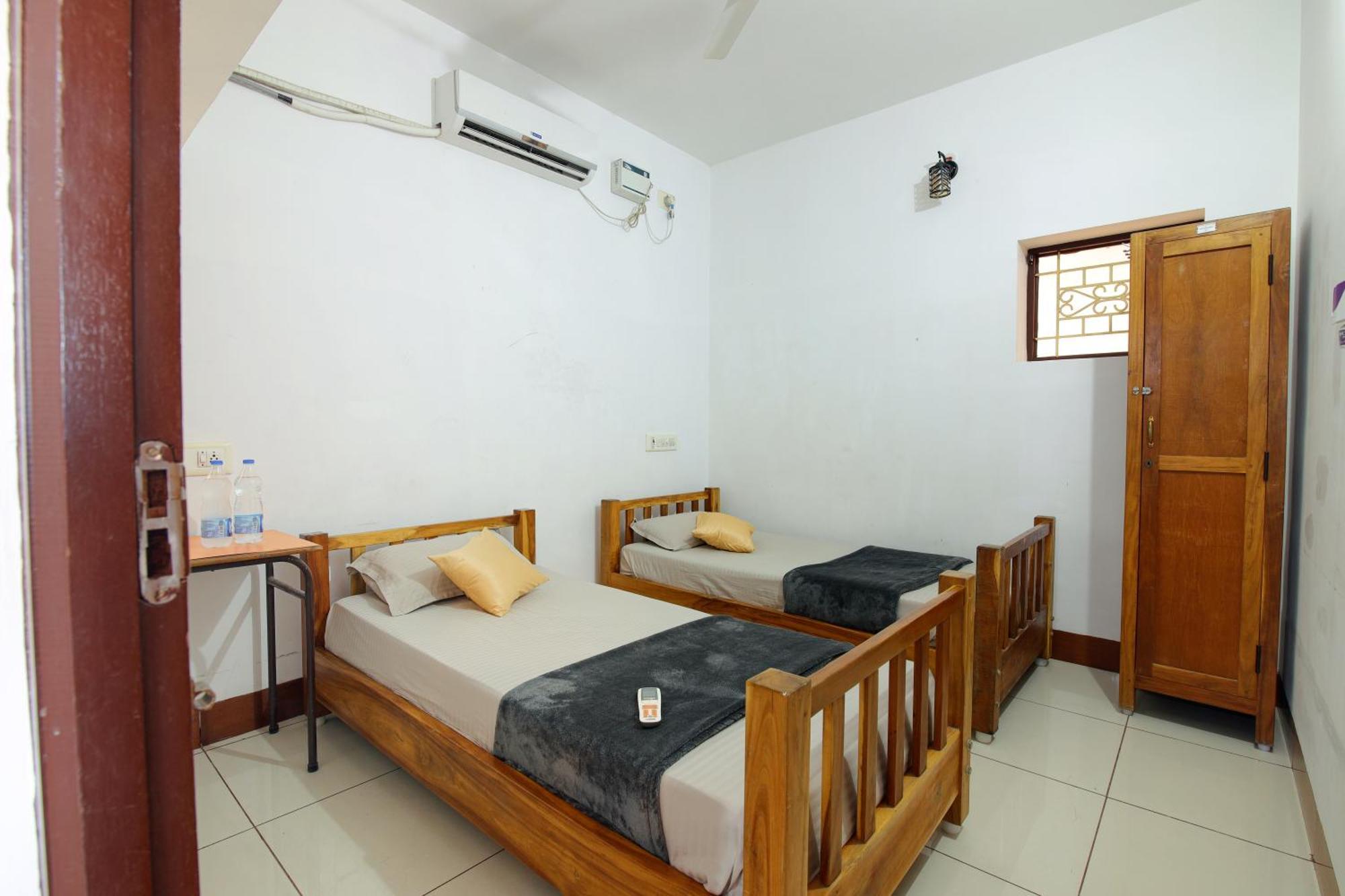 Manora Residency Hotel Пондичери Екстериор снимка