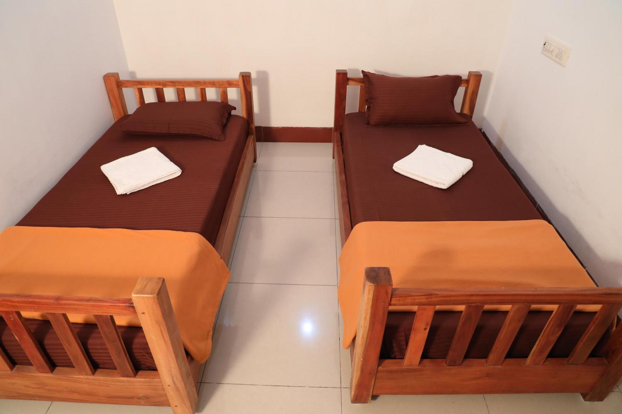 Manora Residency Hotel Пондичери Екстериор снимка
