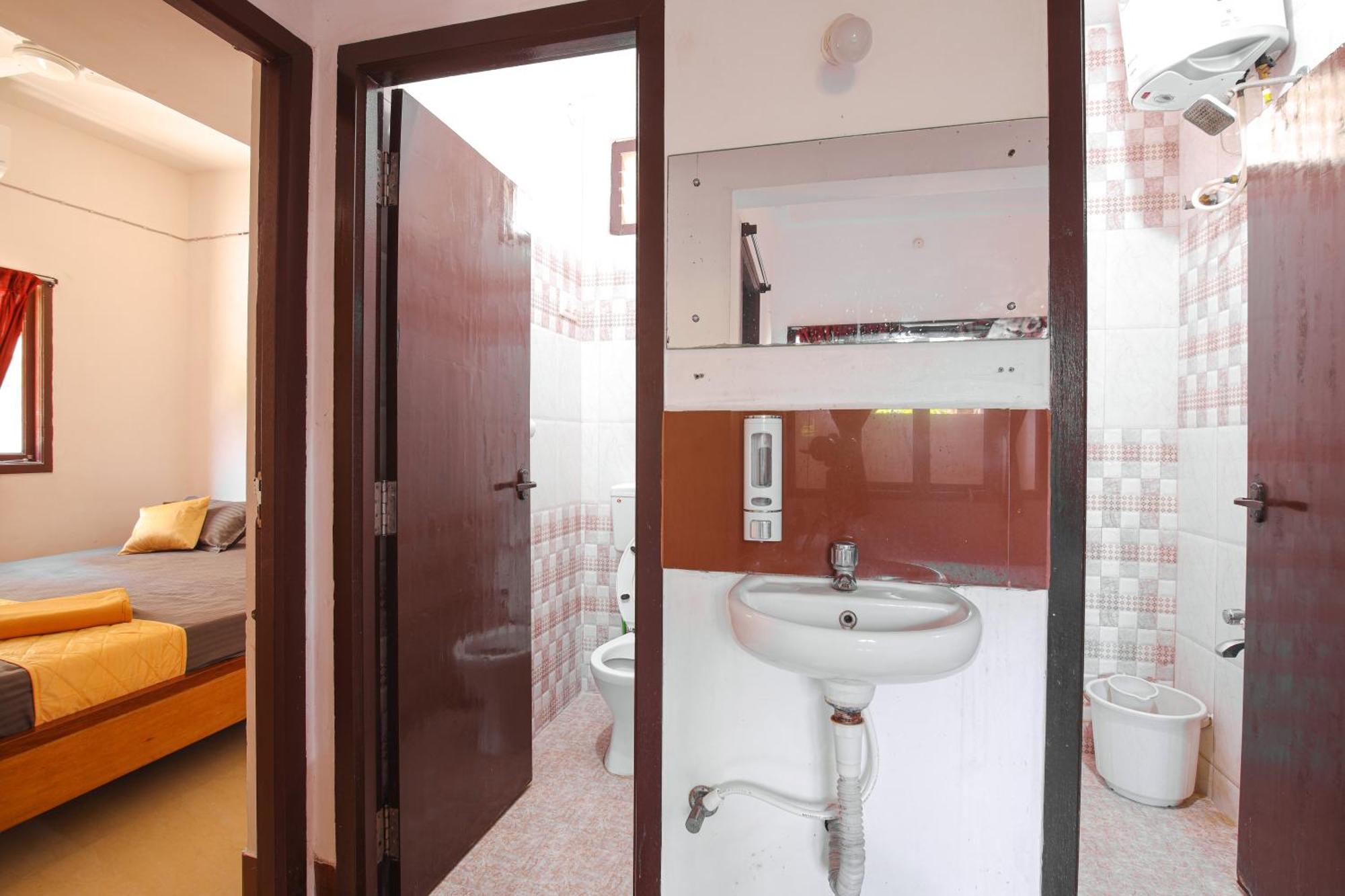 Manora Residency Hotel Пондичери Екстериор снимка
