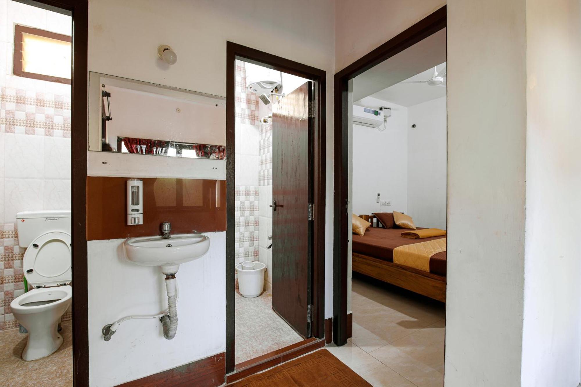 Manora Residency Hotel Пондичери Екстериор снимка