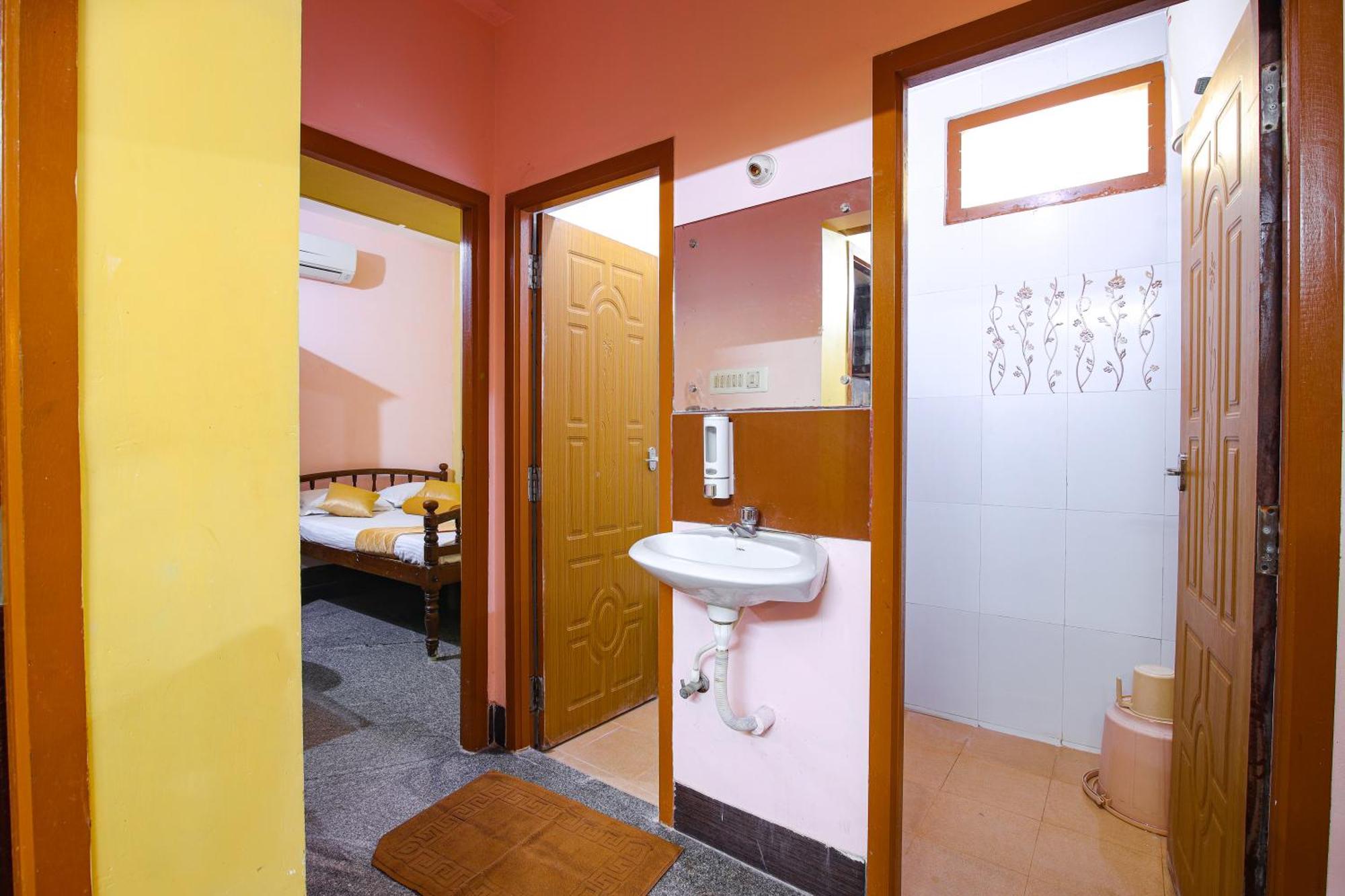 Manora Residency Hotel Пондичери Екстериор снимка